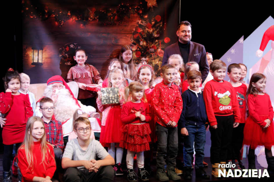 2023-12-15 Święty Mikołaj przyleciał do Łomży 7