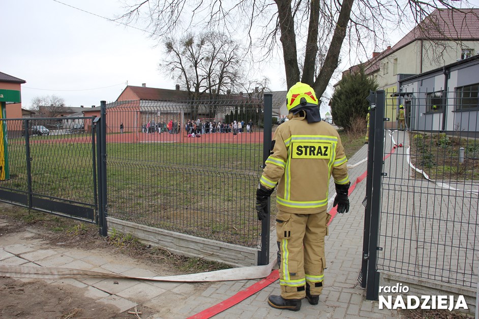 Gmina Łomża: Ćwiczenia ewakuacyjne w Szkole Podstawowej w Jarnutach