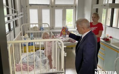 Łomża: Jacek Piorunek odwiedził najmłodszych pacjentów