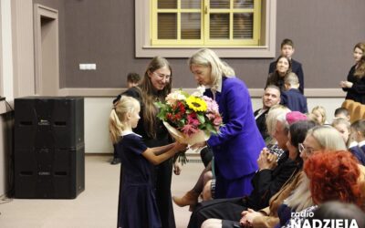 Łomża: Ślubowanie i Dzień Nauczyciela w Szkołach Katolickich