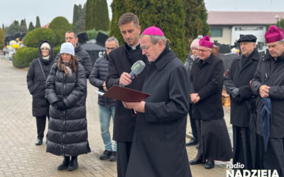 Wiara: Modlitwa przewodniczącego KEP abp Tadeusza Wojdy przy Grobie Dzieci Utraconych