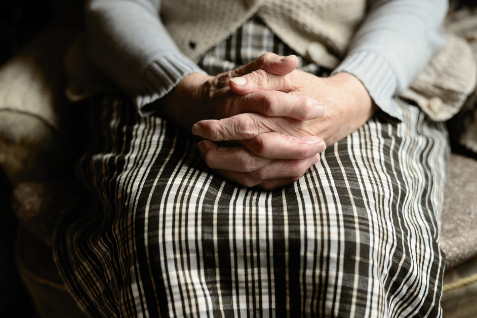 Kolno: Seniorka dała się oszukać. Zamiast szybkiego zarobku, 40 tysięcy straty