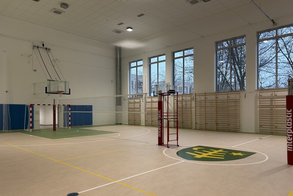 Ostrów Mazowiecka: Nowy budynek szkoły. Za niskie sufity i za mało sal