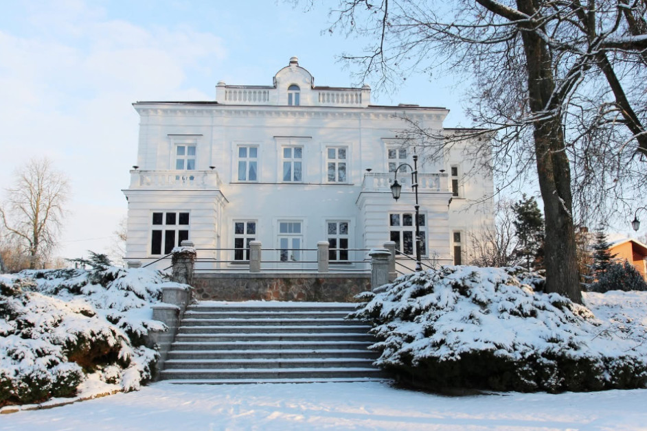 dwór lutosławskich w Drozdowie fot. FB