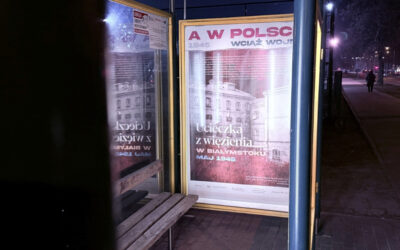 Ostrołęka: „A w Polsce wciąż wojna” na przystankach autobusowych