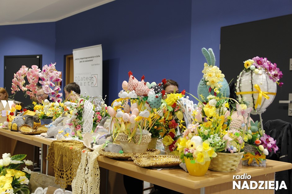 2025-04-11 Kiermasz wielkanocny w siedzibie Starostwa Powiatowego w Łomży (15) (Kopiowanie)