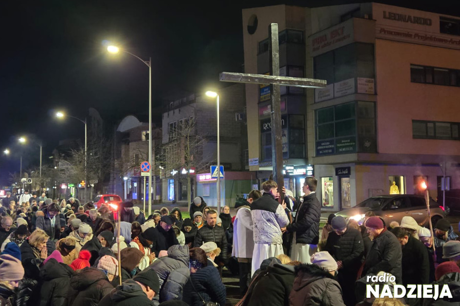 Wiara: Nabożeństwa pasyjne w parafiach i na ulicach Wyszkowa