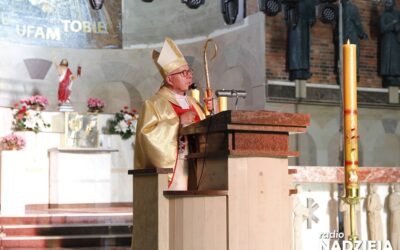 Łomża: Wierni modlili się za zmarłego papieża Franciszka