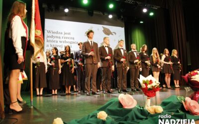 Łomża: Zakończenie roku szkolnego maturzystów w Katolickim Liceum