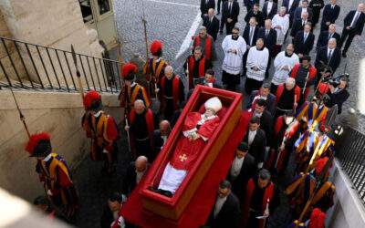 Wiara: Ciało papieża Franciszka zostało przeniesione do Bazyliki św. Piotra