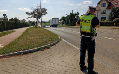 Łomża: Policjanci kontrolują kierowców. Ponad 100 wykroczeń
