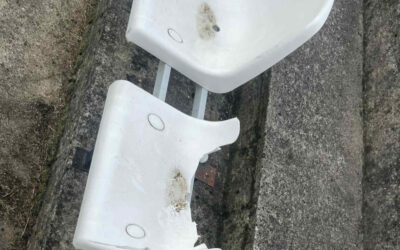 Region: 14-letni wandale zdewastowali trybuny boiska w Czerwinie