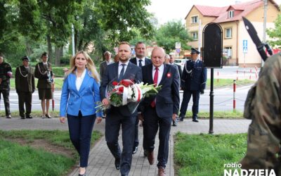 Łomża: Władze miasta i powiatu oraz mieszkańcy oddali hołd bohaterom Powstania Warszawskiego