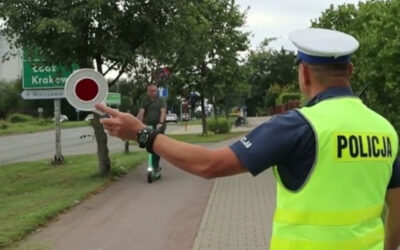 Ostrołęka: Policjanci kontrolują e-hulajnogi. „To nie jest zabawka”