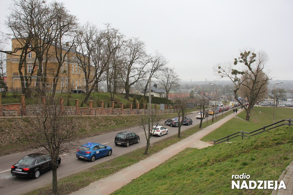 2024-03-20-Korek-przy-ulicy-Zjazd-w-Lomzy-1