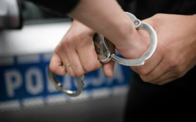 Ostrołęka: Agresywny 70-latek zaatakował ratowników. Mężczyzna odpowie przed sądem