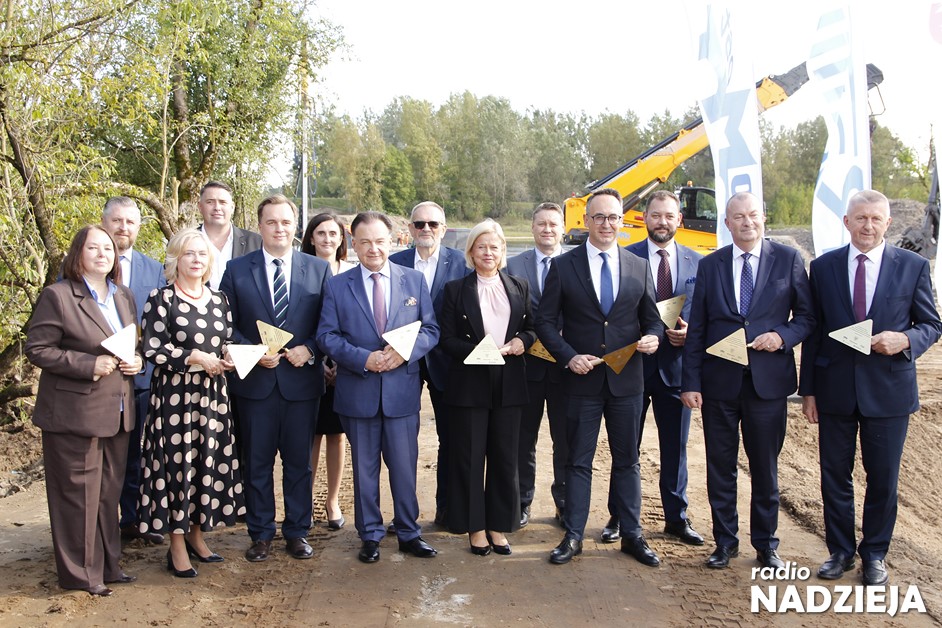 Ostrołęka: Wmurowano kamień węgielny pod budowę południowej obwodnicy miasta