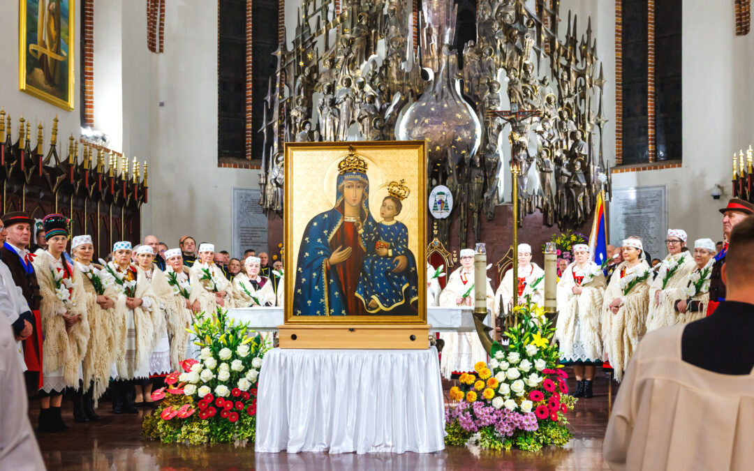 Wiara: 100 lat Diecezji Łomżyńskiej – wizerunek Matki Bożej Pięknej Miłości powrócił do Katedry