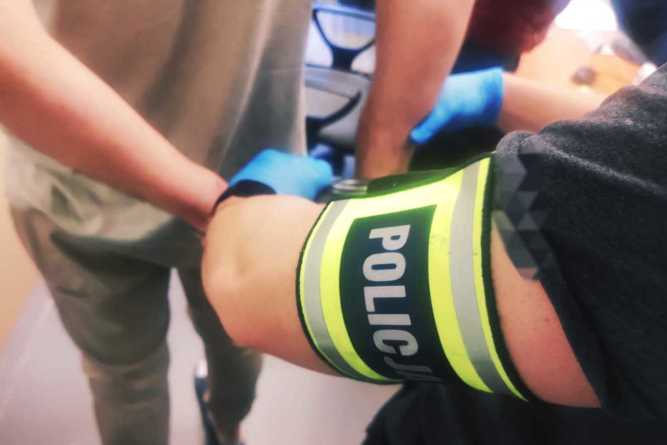 Region: Wysokomazowieccy policjanci zaskoczyli poszukiwanego. 33-latek trafił do więzienia
