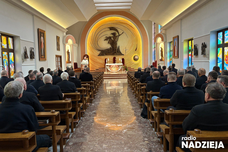 Wiara: Rozpoczęły się rekolekcje kapłańskie w WSD w Łomży