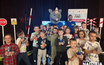 Łomża: „Kolejowe ABC” w Szkołach Katolickich. „Rogatek” uczył, jak zachować się przy torach