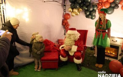 Łomża: Miejskie mikołajki w Parku Jana Pawła II
