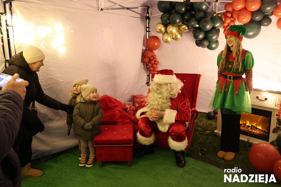 Łomża: Miejskie mikołajki w Parku Jana Pawła II