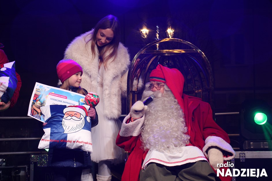 Łomża: Bożonarodzeniowy Jarmark przyciągnął tłumy mieszkańców i świętego Mikołaja