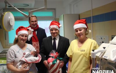 Łomża: Mikołajki w Szpitalu Wojewódzkim. „Taki prezent umila czas”