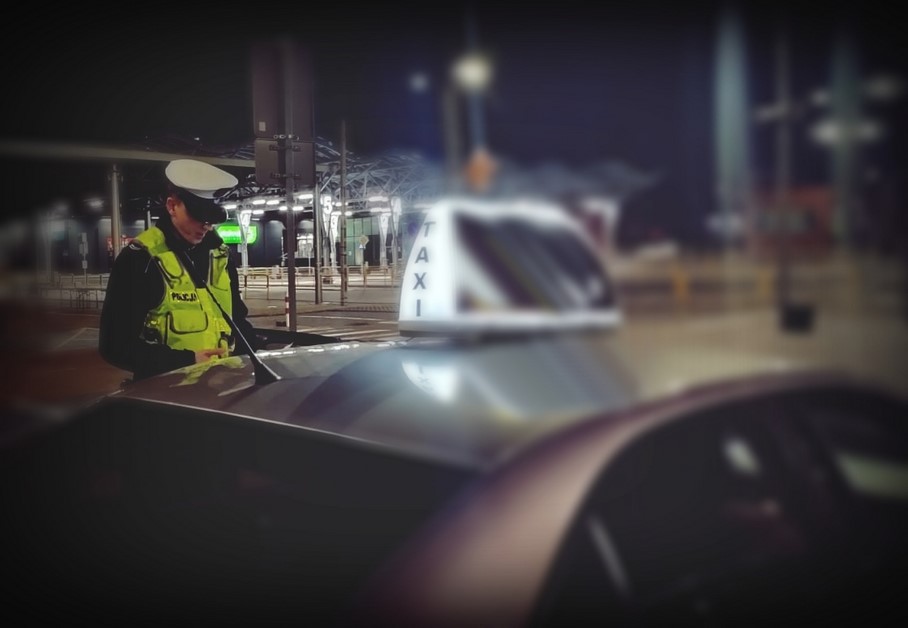 Łomża: Policja kontrolowała taksówki – zatrzymane 2 dowody rejestracyjne