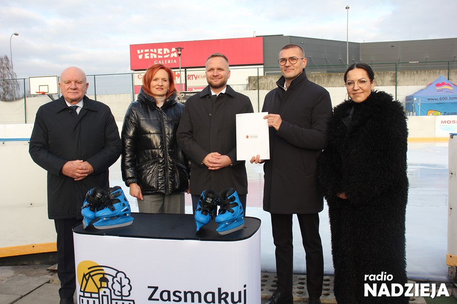 Łomża: Powstanie pierwszy kryty obiekt MOSiR-u. Umowa na lodowisko-rolkowisko podpisana!