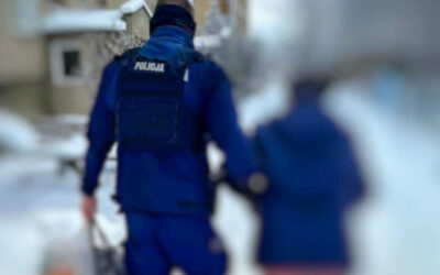 Region: Zima niesie śmiertelne zagrożenie. Policjanci z Grajewa uratowali seniorkę