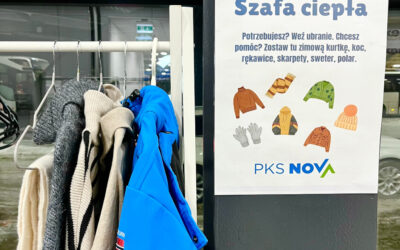 Podlaskie: Na dworcu PKS Nova stanęła Szafa Ciepła. „Najmniejszy gest ma znaczenie”
