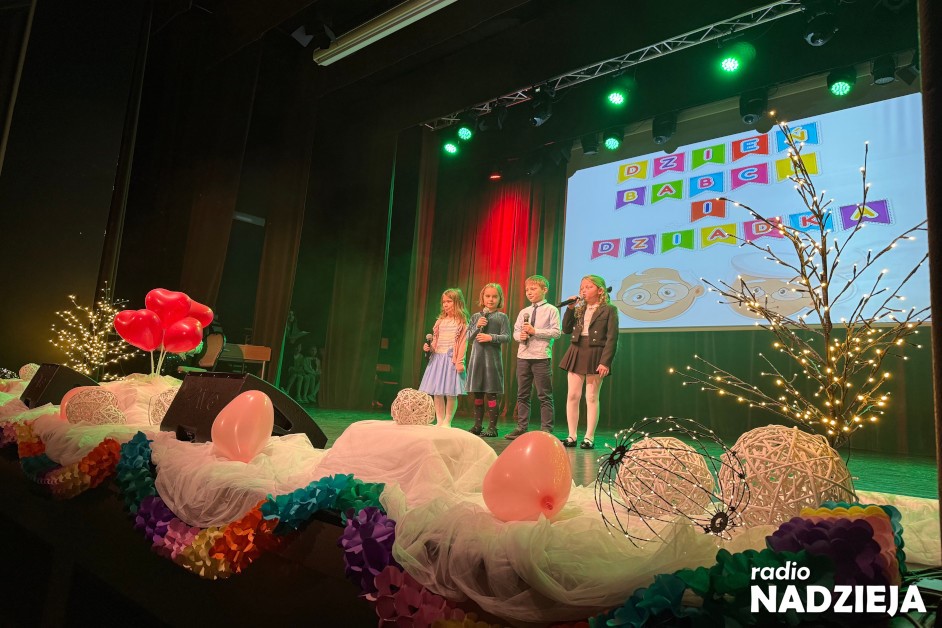 Łomża: Czego uczniowie Szkół Katolickich życzą babciom i dziadkom?