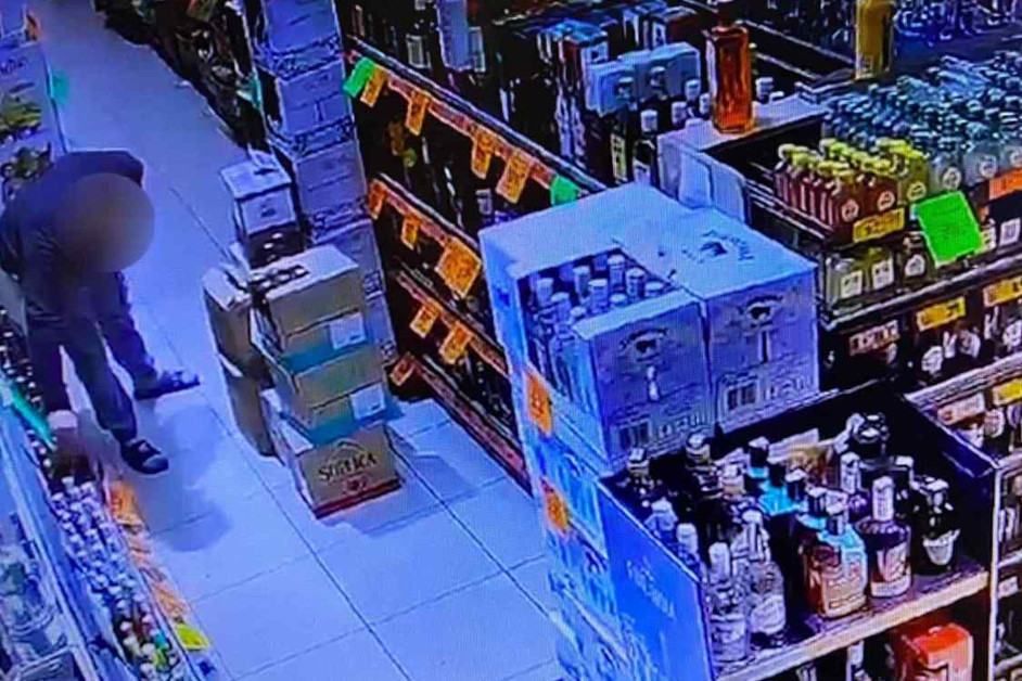 Kolno złodziej w sklepie