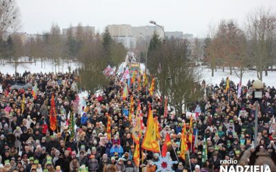 Łomża: Tłumy mieszkańców uczestniczyły w Orszaku Trzech Króli