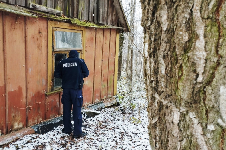Region: Wysokomazowieccy policjanci uratowali mężczyznę przed wychłodzeniem