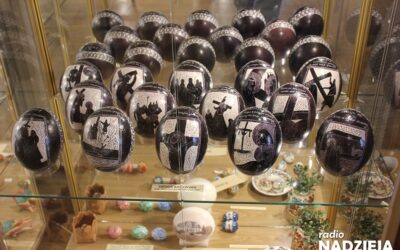 Region: Wyjątkowe pisanki przedstawiają Drogę Krzyżową