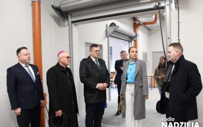 Łomża: Minister S. Krajewski odwiedził magazyn żywności Caritas