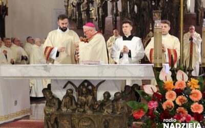 Wiara: Msza Święta Krzyżma w Łomżyńskiej Katedrze