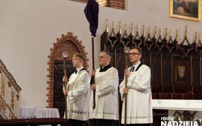 Wiara: Droga Krzyżowa w Łomżyńskiej Katedrze
