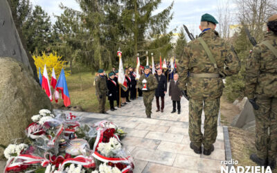 Łomża: Miejskie obchody rocznicy zbrodni katyńskiej i katastrofy smoleńskiej