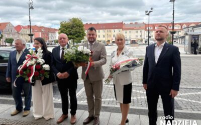 Łomża: Władze miasta i parlamentarzystki upamiętniły wybory z 1989 roku