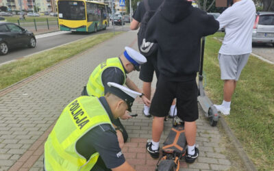 Ostrołęka: Kontrole użytkowników hulajnóg i rowerów. Posypały się mandaty
