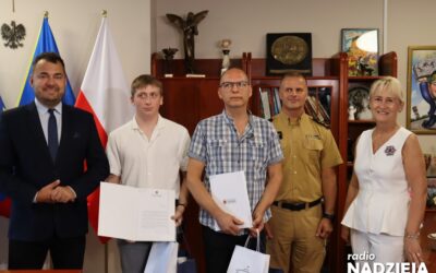 Łomża: Prezydent docenił bohaterów, którzy uratowali życie dziewczynki