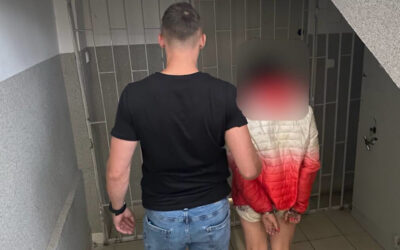 Zambrów: Pijana Ukrainka znieważyła policjantów. Jednego ugryzła