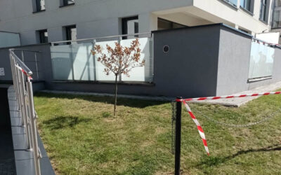 Łomża: Czterolatka spadła z piątego piętra. Bohaterscy sąsiedzi uratowali jej życie