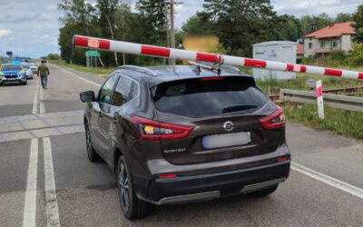 Region: Niebezpieczna sytuacja na przejeździe. Rogatka opadła na samochód