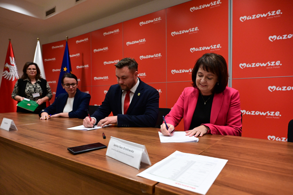 26 10 19 Podpisanie umów z beneficjentami programu Mazowsze dla OSP fot Michał Słaby